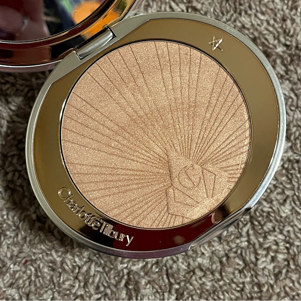 Charlotte Tilbury Hollywood superstar glow highlighter